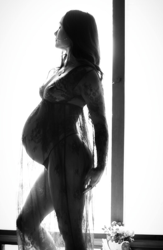 Gorgeous Black and White Maternity Portrait in Talent, Oregon