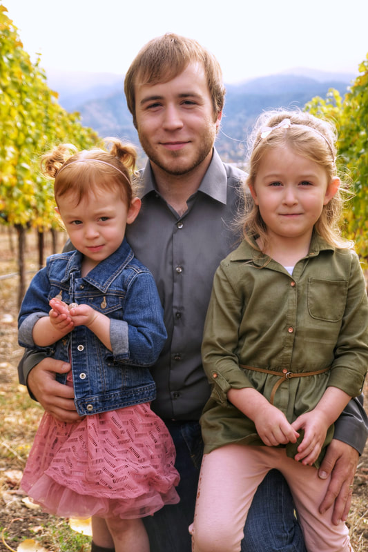 Family Portrait at Dana Campbell Winery in Ashland, Oregon by Immortalized Image Photography