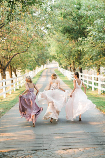Picture of Bride and Bridesmaids going to wedding ceremony at winery in Southern, Oregon