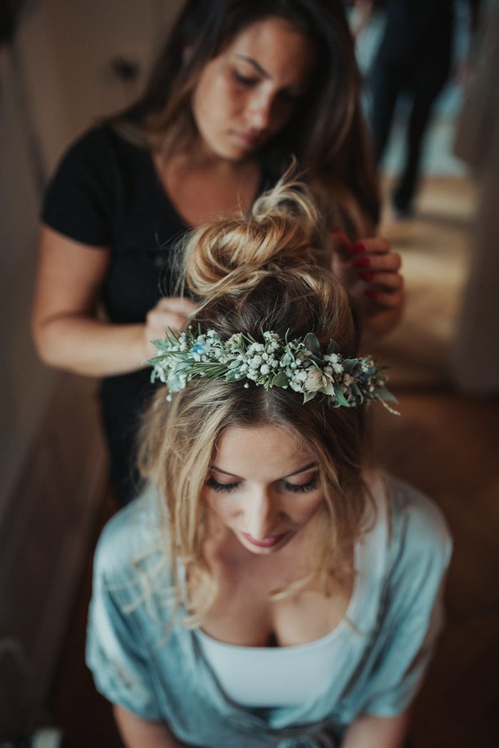 Picture of bride getting hair styled for ceremony in Grants Pass, Oregon
